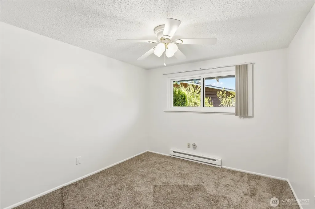 3961 NW Country Lane Bremerton WA 98312