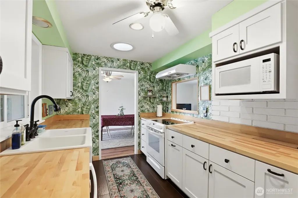 3961 NW Country Lane Bremerton WA 98312