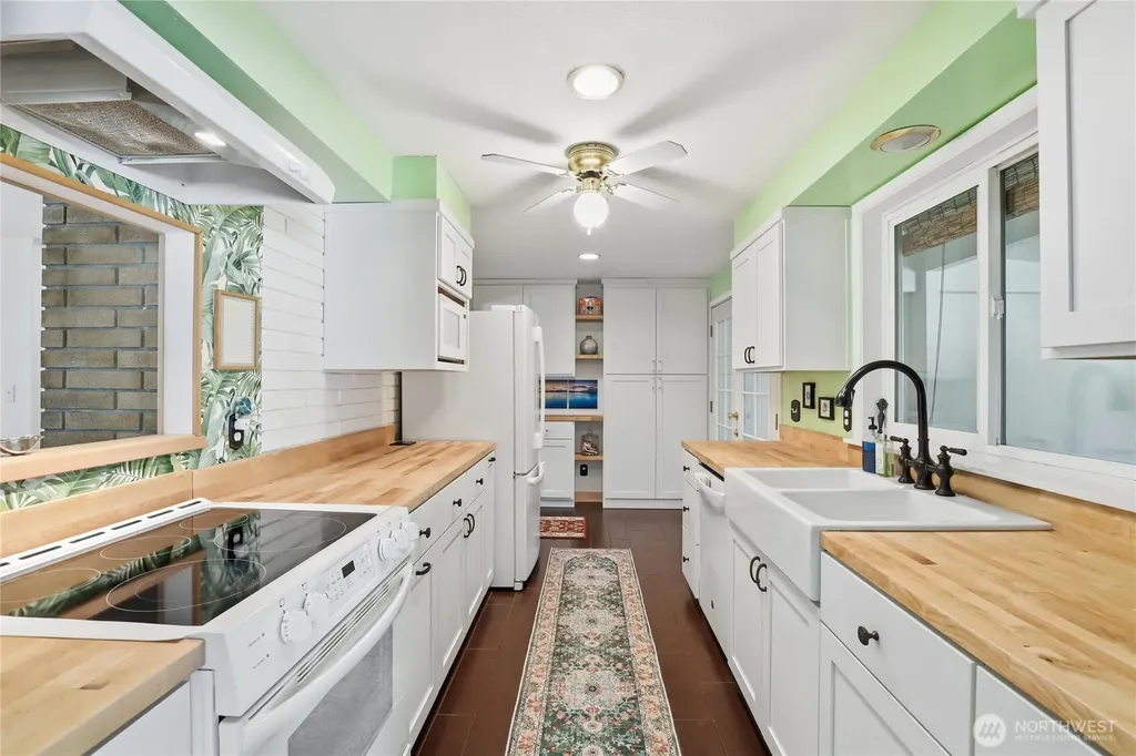 3961 NW Country Lane Bremerton WA 98312