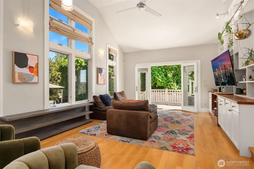 1012 2nd Avenue W Seattle WA 98119