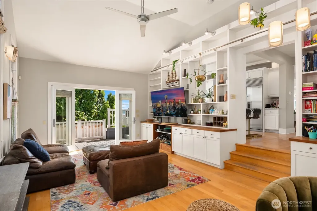1012 2nd Avenue W Seattle WA 98119