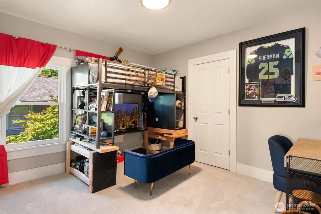 1012 2nd Avenue W Seattle WA 98119