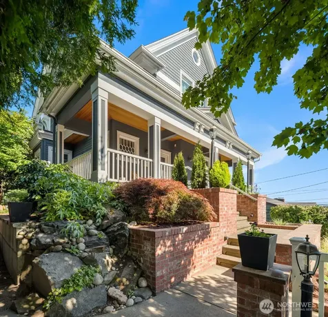 1012 2nd Avenue W Seattle WA 98119