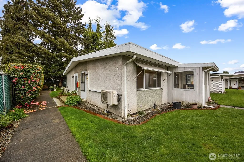 319 7th Place SE Puyallup WA 98372