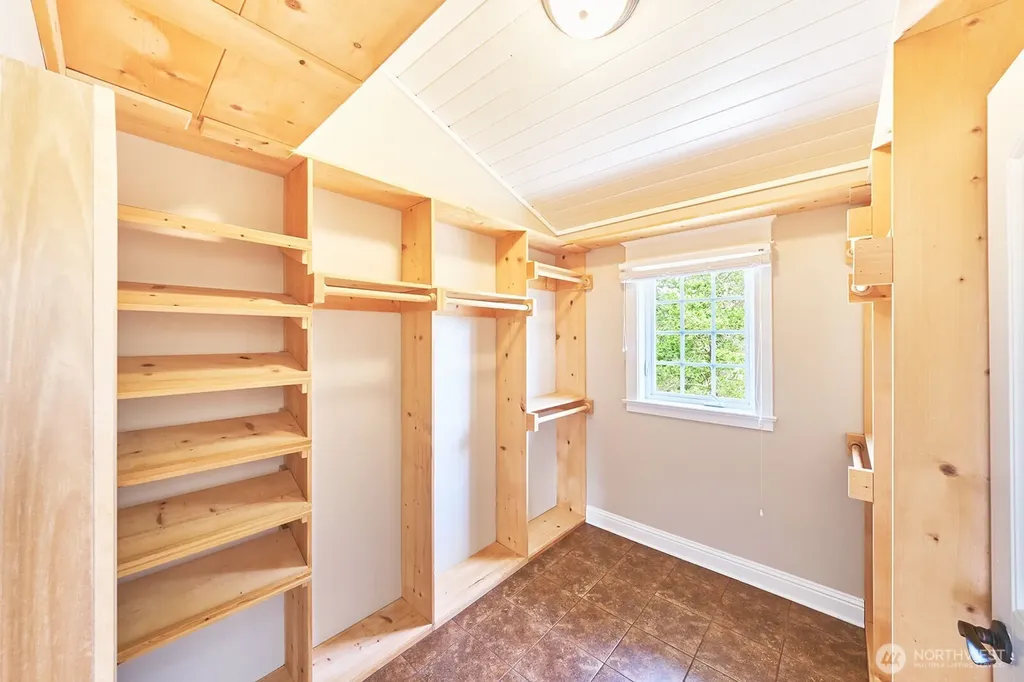 205 26th Street NW Long Beach WA 98631