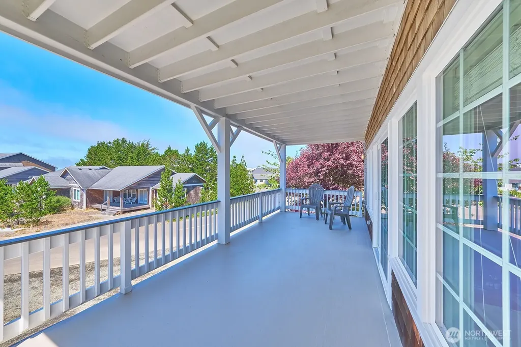 205 26th Street NW Long Beach WA 98631