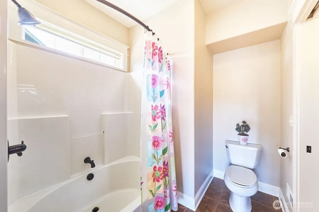 205 26th Street NW Long Beach WA 98631