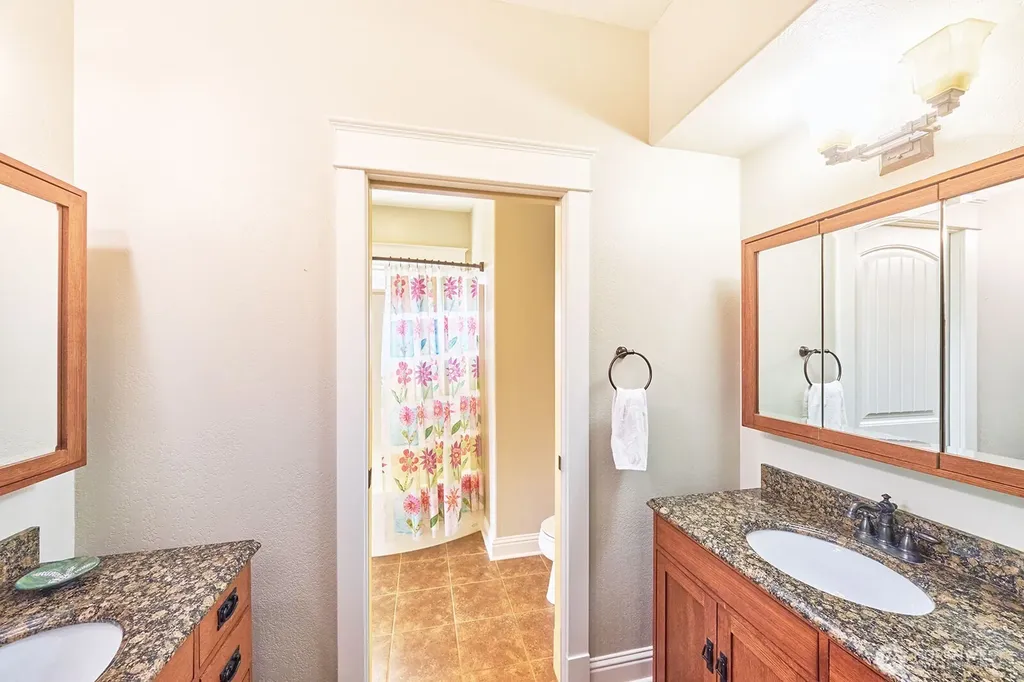 205 26th Street NW Long Beach WA 98631