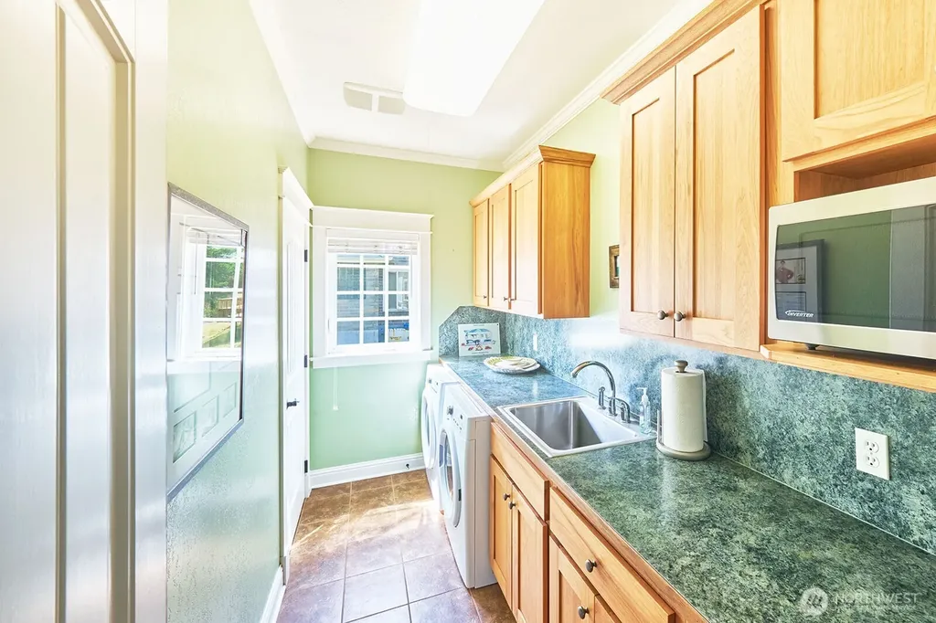205 26th Street NW Long Beach WA 98631
