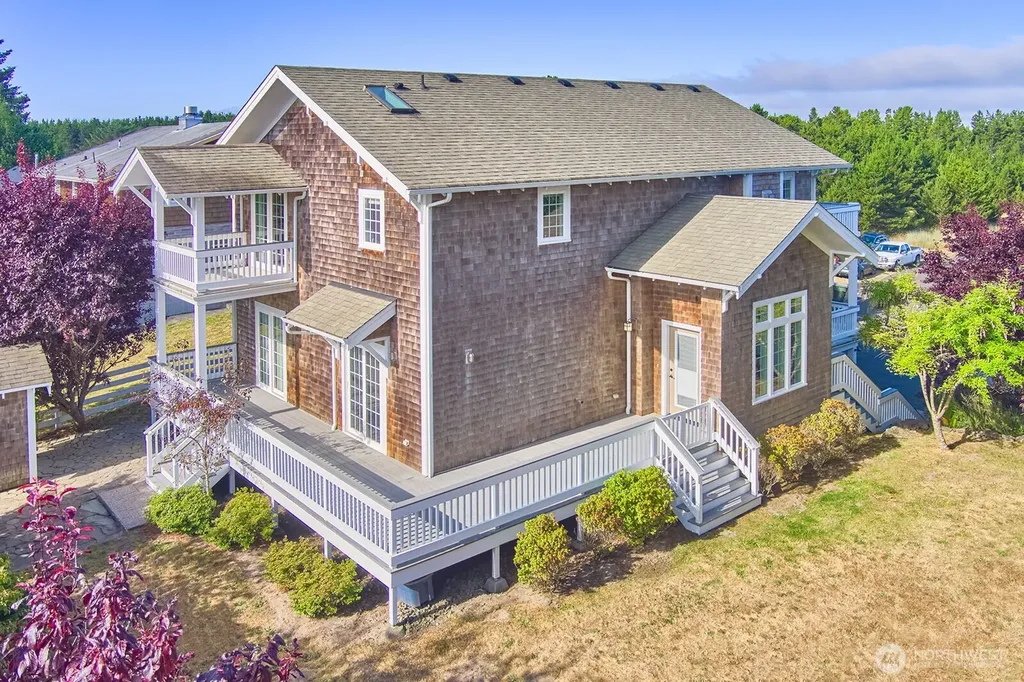 205 26th Street NW Long Beach WA 98631