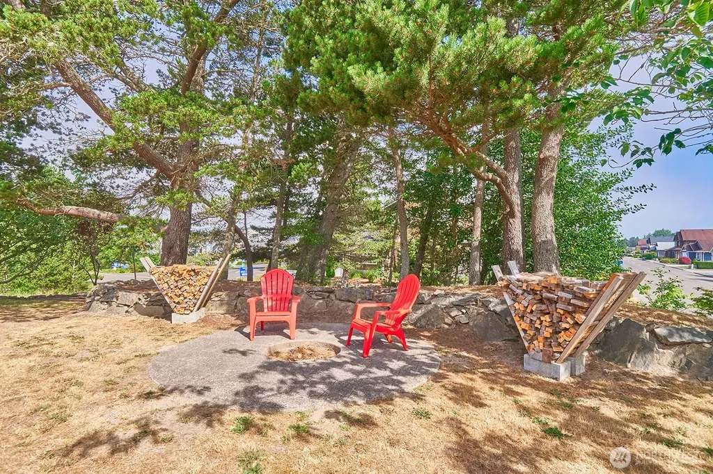 205 26th Street NW Long Beach WA 98631