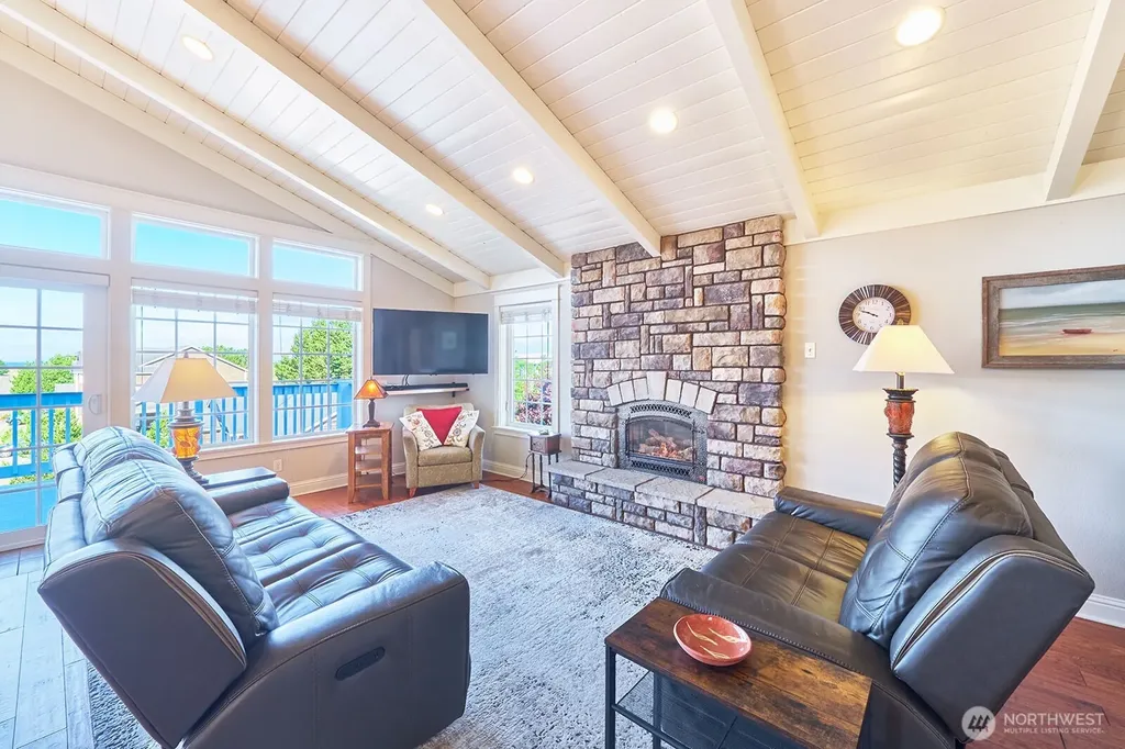 205 26th Street NW Long Beach WA 98631