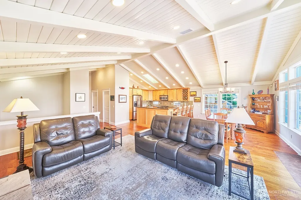 205 26th Street NW Long Beach WA 98631
