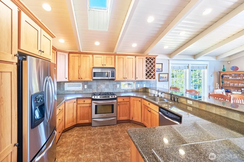 205 26th Street NW Long Beach WA 98631