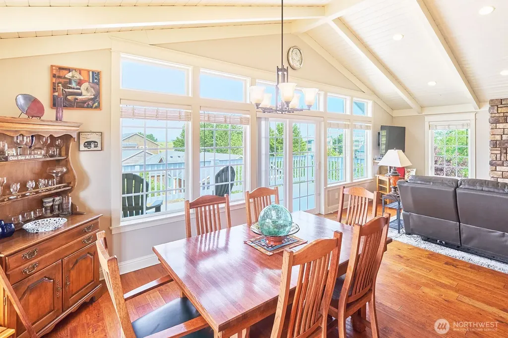 205 26th Street NW Long Beach WA 98631