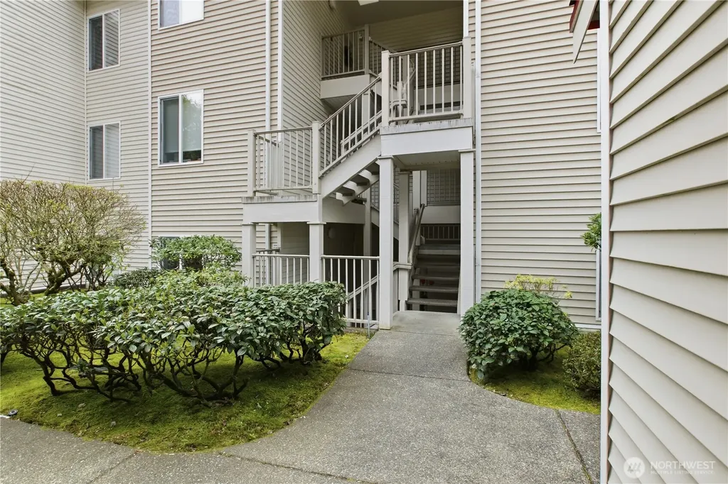 23009 Lakeview Drive Mountlake Terrace WA 98043