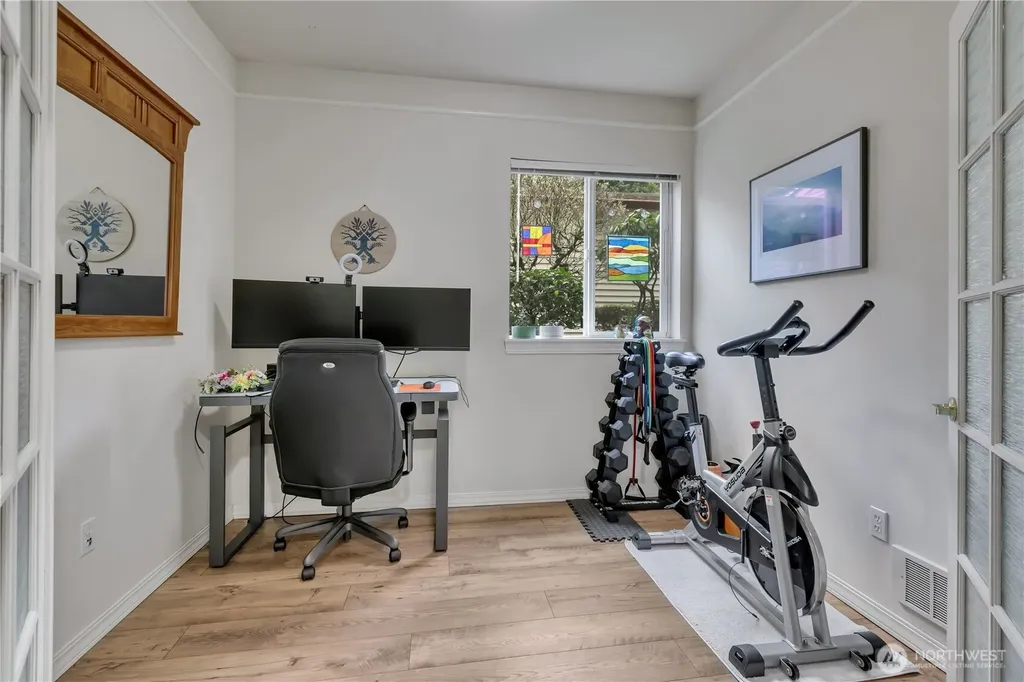 23009 Lakeview Drive Mountlake Terrace WA 98043