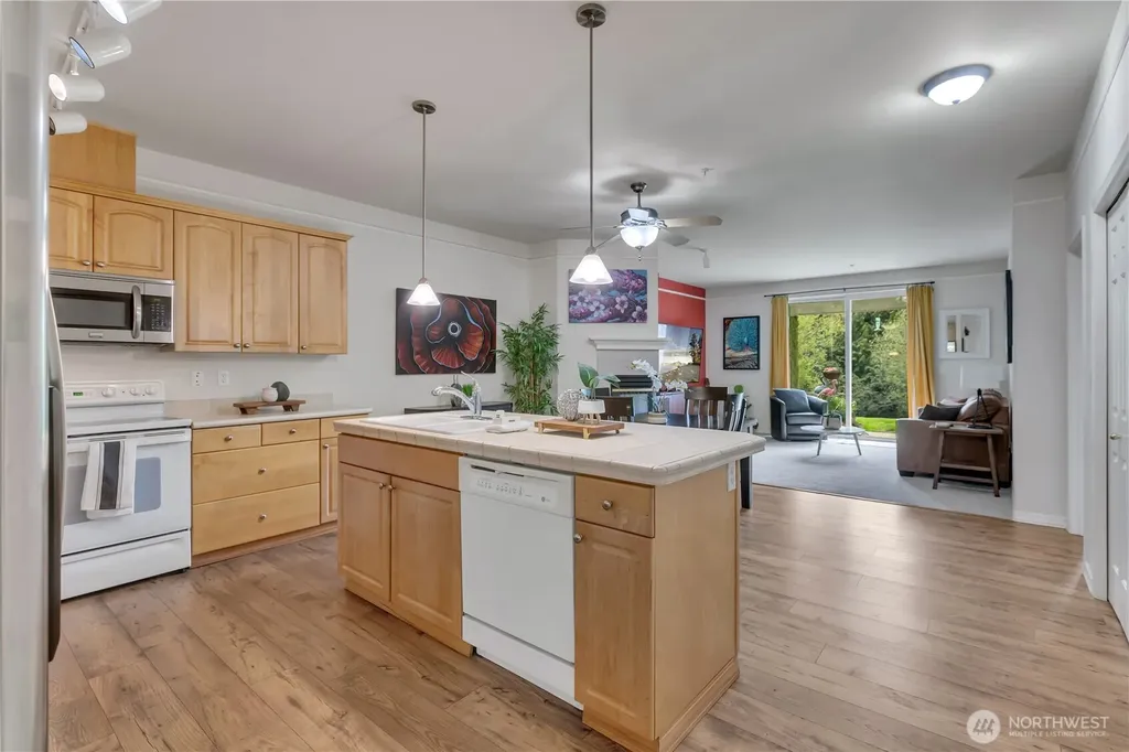 23009 Lakeview Drive Mountlake Terrace WA 98043