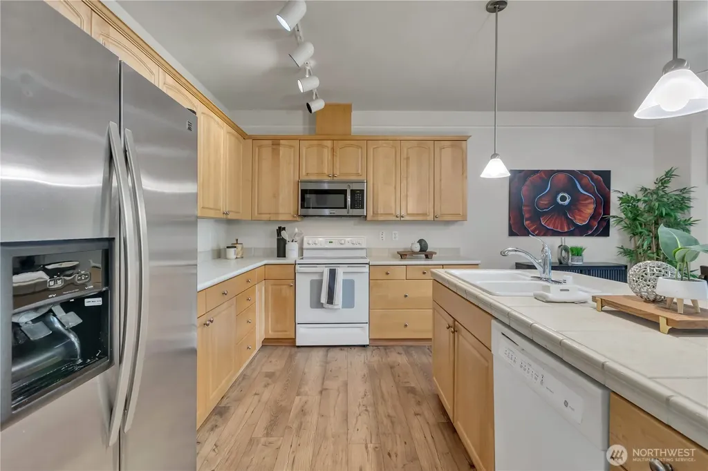 23009 Lakeview Drive Mountlake Terrace WA 98043