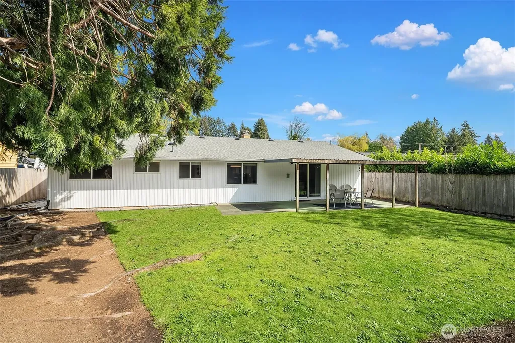 1067 Anacortes Avenue NE Renton WA 98059