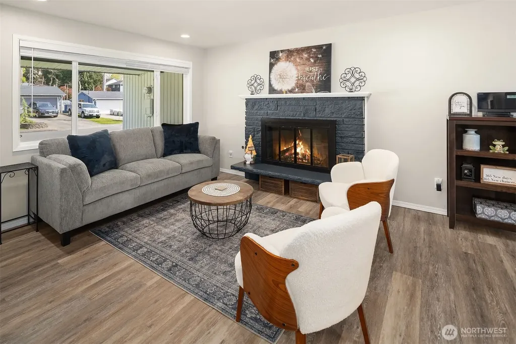 1067 Anacortes Avenue NE Renton WA 98059