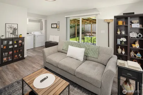 1067 Anacortes Avenue NE Renton WA 98059