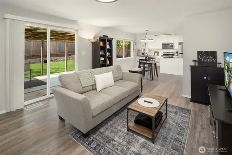 1067 Anacortes Avenue NE Renton WA 98059
