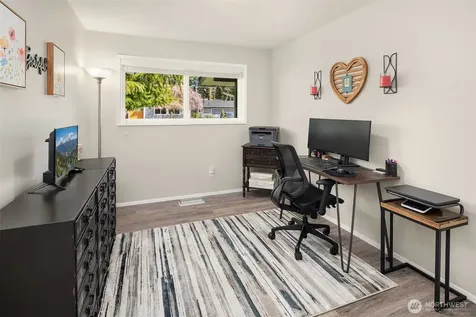 1067 Anacortes Avenue NE Renton WA 98059