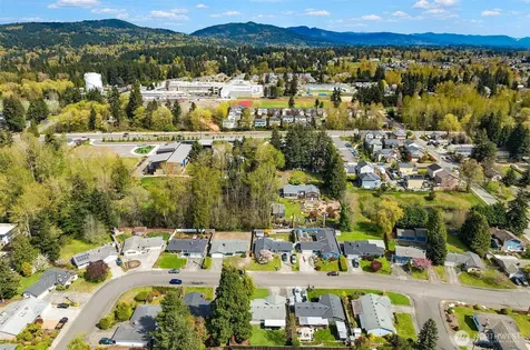 1067 Anacortes Avenue NE Renton WA 98059