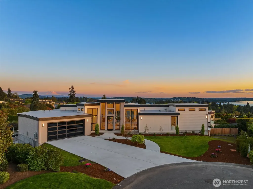 1810 91st Place NE Clyde Hill WA 98004