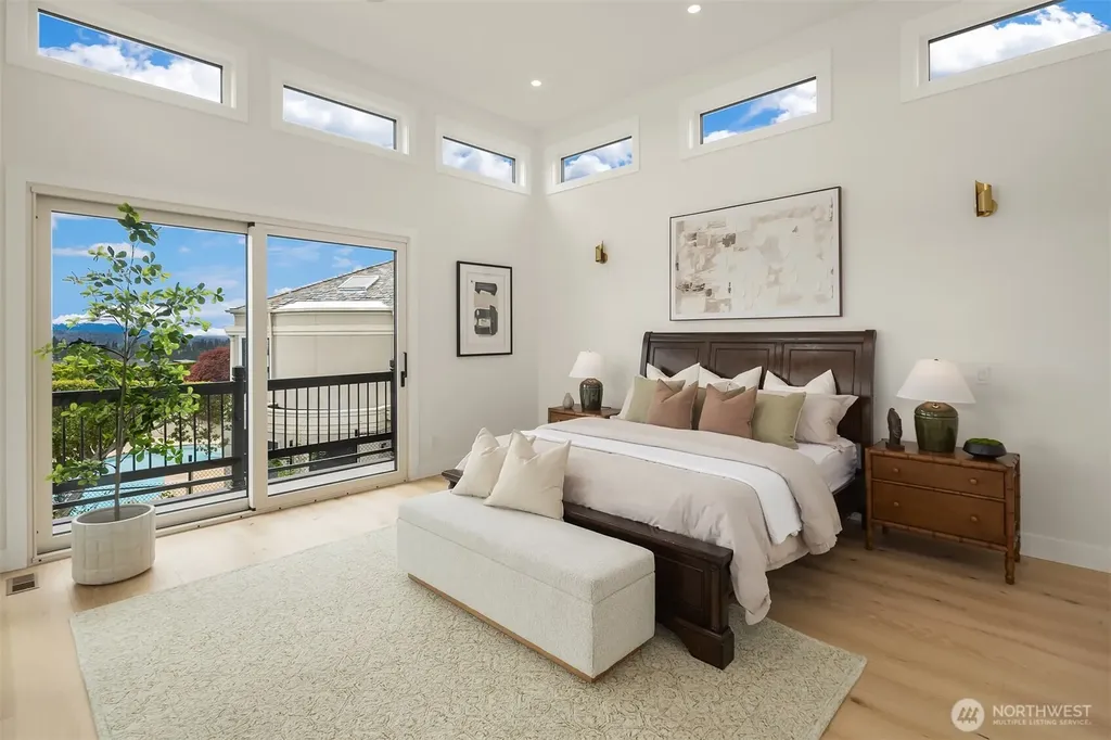 1810 91st Place NE Clyde Hill WA 98004