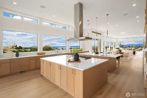 1810 91st Place NE Clyde Hill WA 98004