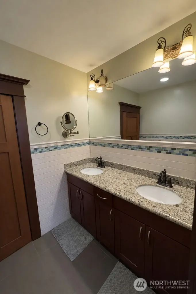 812 E Gwinn Place Seattle WA 98102