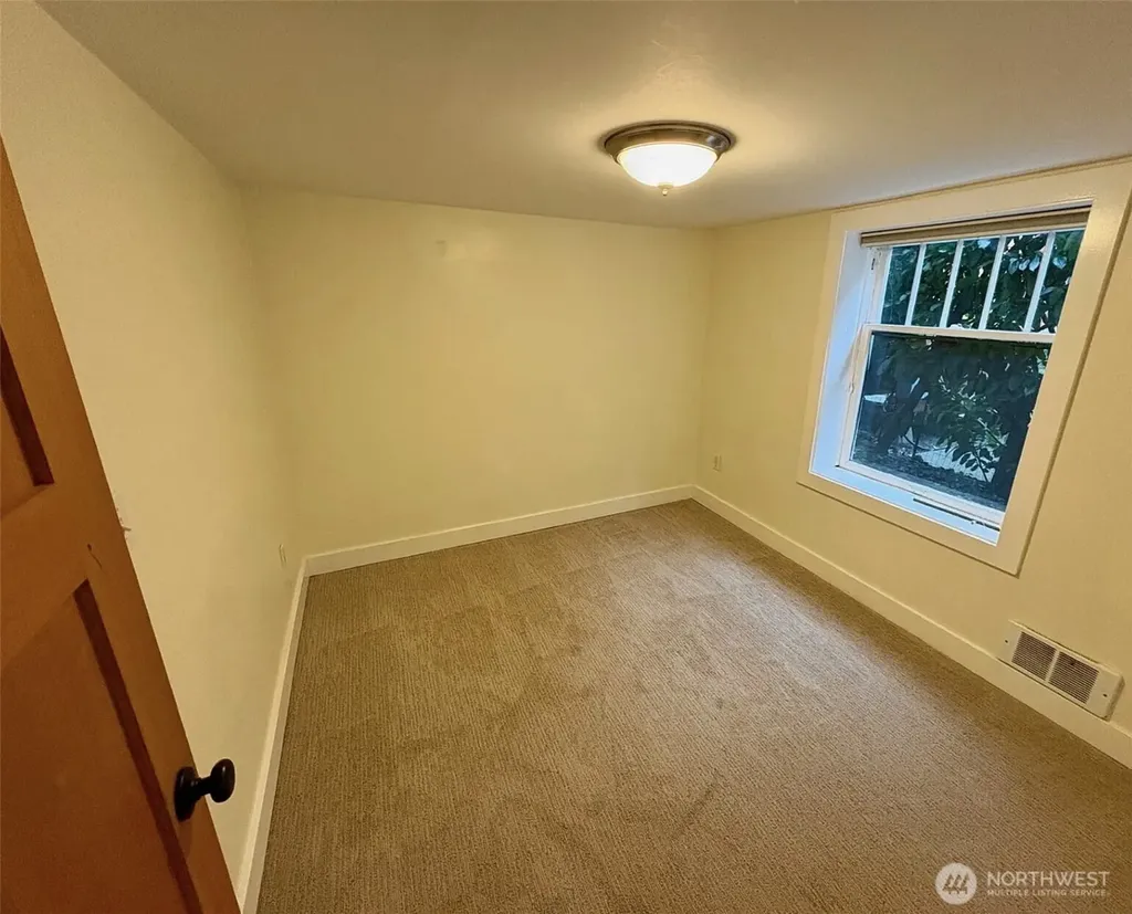 812 E Gwinn Place Seattle WA 98102