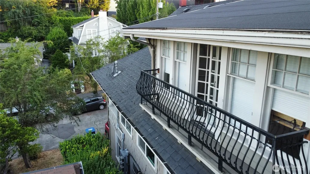 812 E Gwinn Place Seattle WA 98102