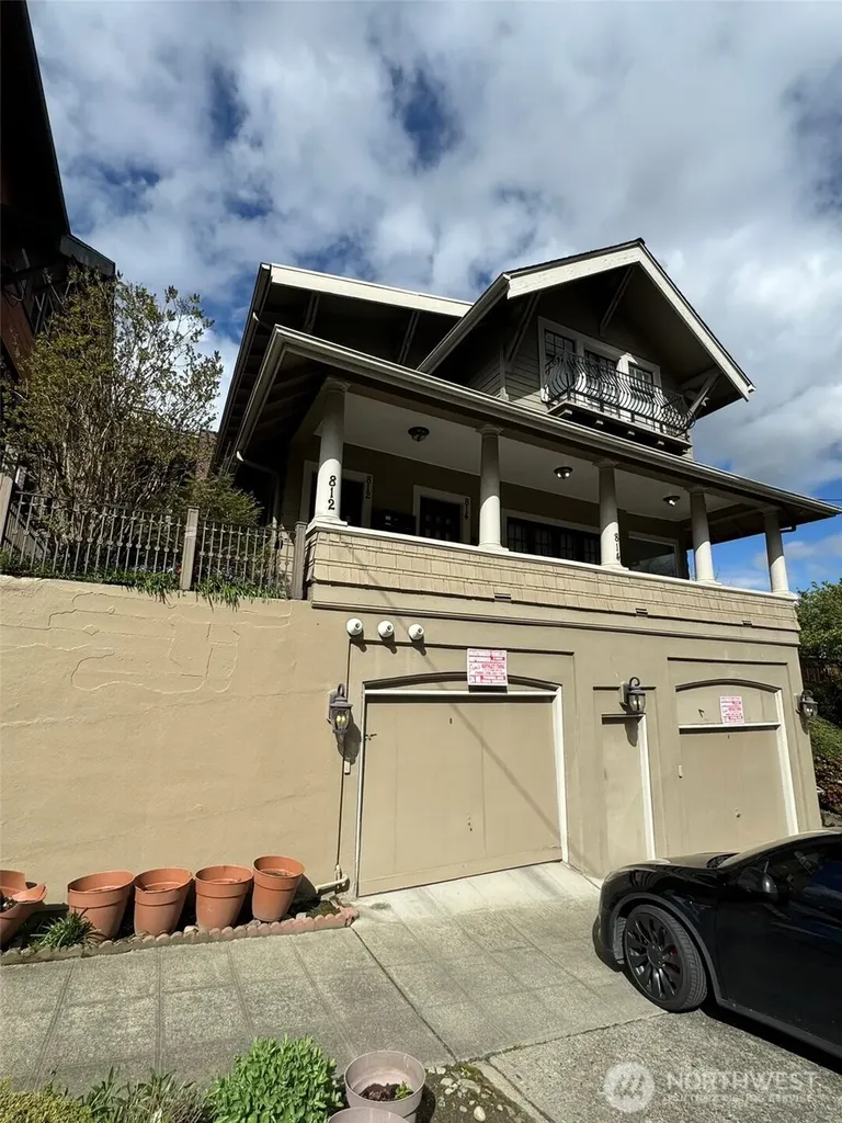 812 E Gwinn Place Seattle WA 98102