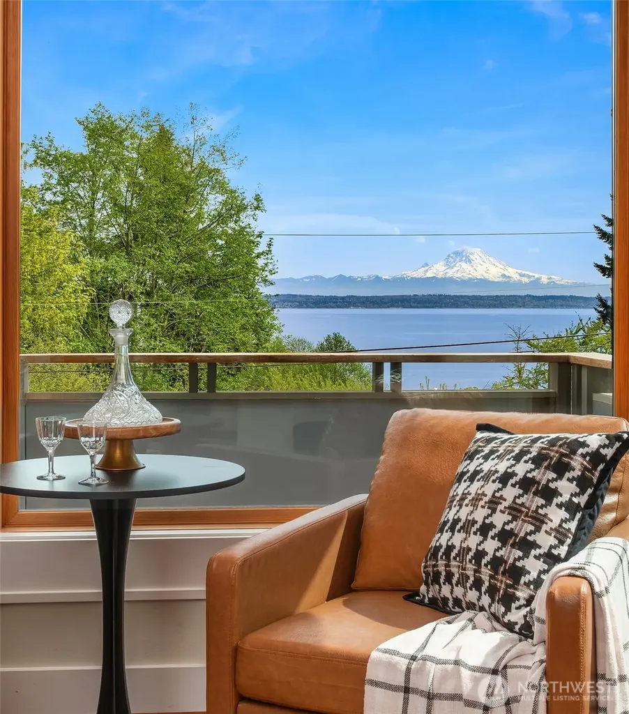 8302 SW Dilworth Vashon WA 98070