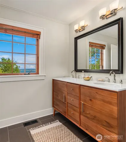 8302 SW Dilworth Vashon WA 98070