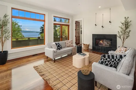 8302 SW Dilworth Vashon WA 98070