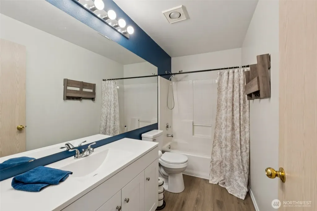 9210 Market Place Lake Stevens WA 98258