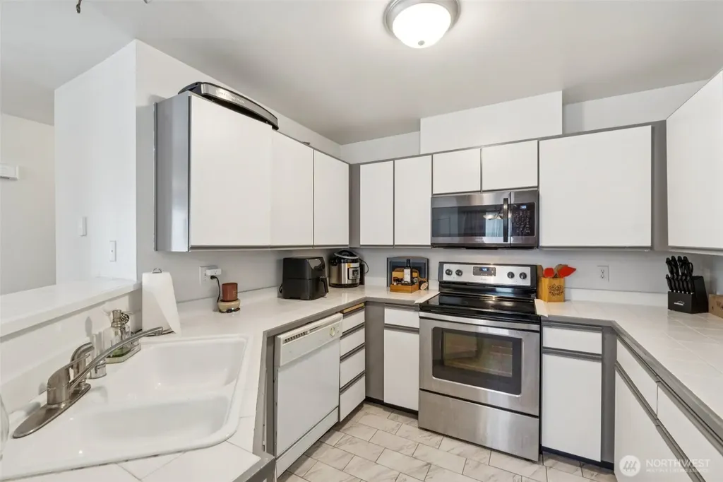 9210 Market Place Lake Stevens WA 98258