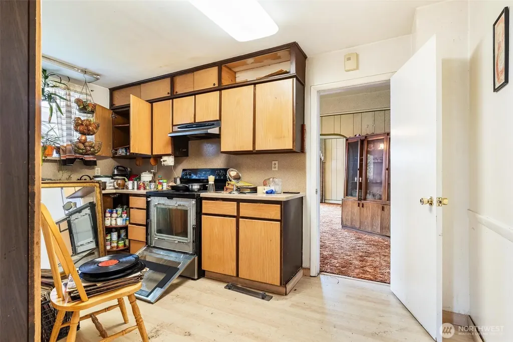 1613 24th Avenue Seattle WA 98122