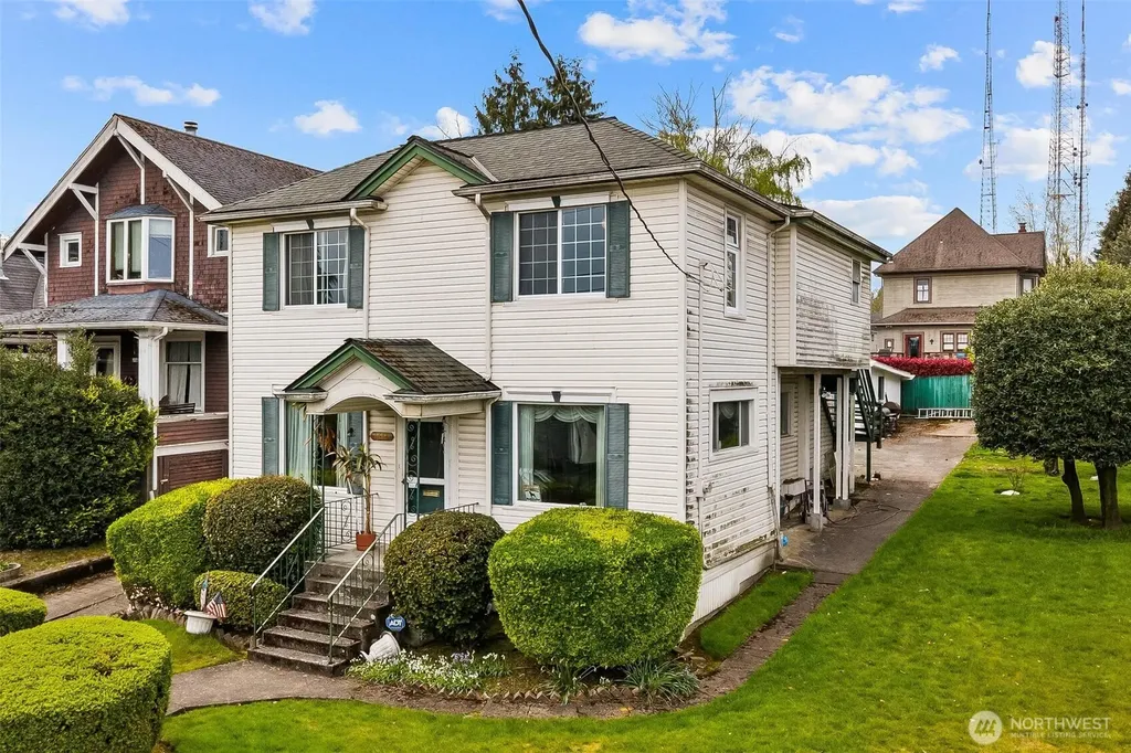 1613 24th Avenue Seattle WA 98122