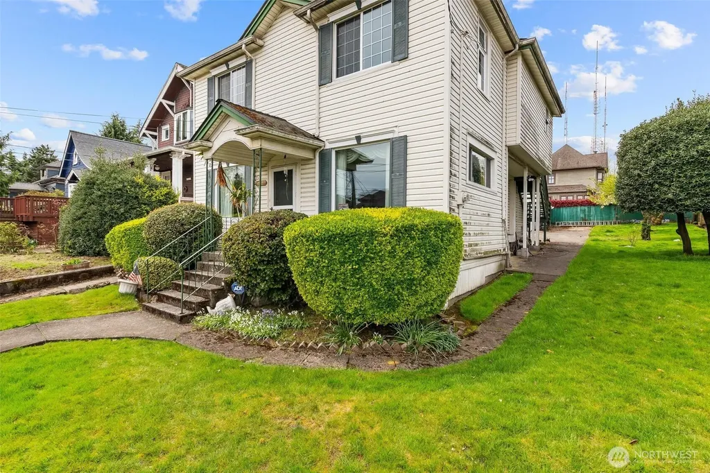 1613 24th Avenue Seattle WA 98122