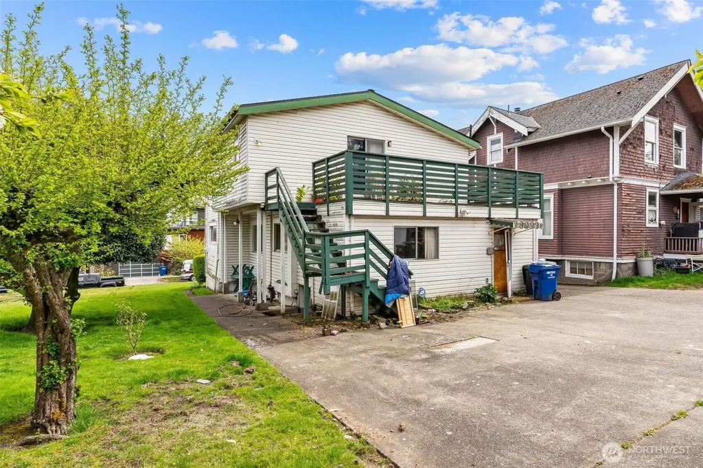 1613 24th Avenue Seattle WA 98122