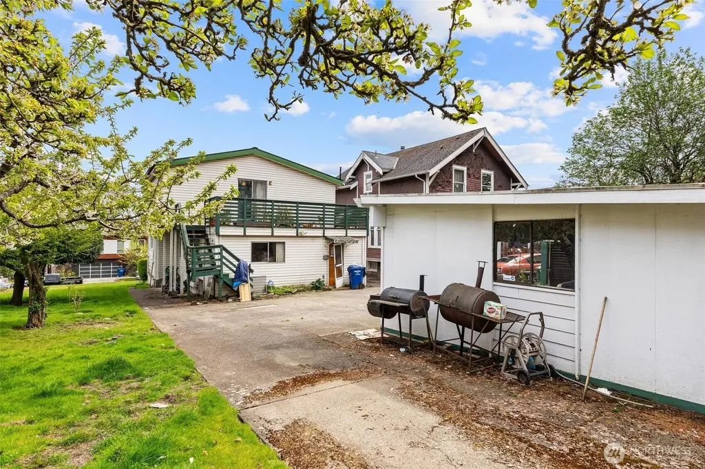 1613 24th Avenue Seattle WA 98122