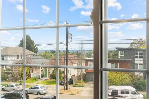 1613 24th Avenue Seattle WA 98122