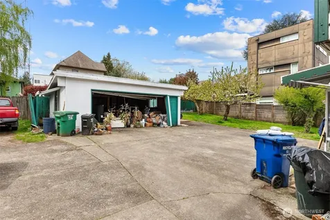 1613 24th Avenue Seattle WA 98122