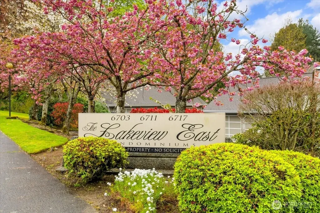 6717 110th Ave NE Kirkland WA 98033
