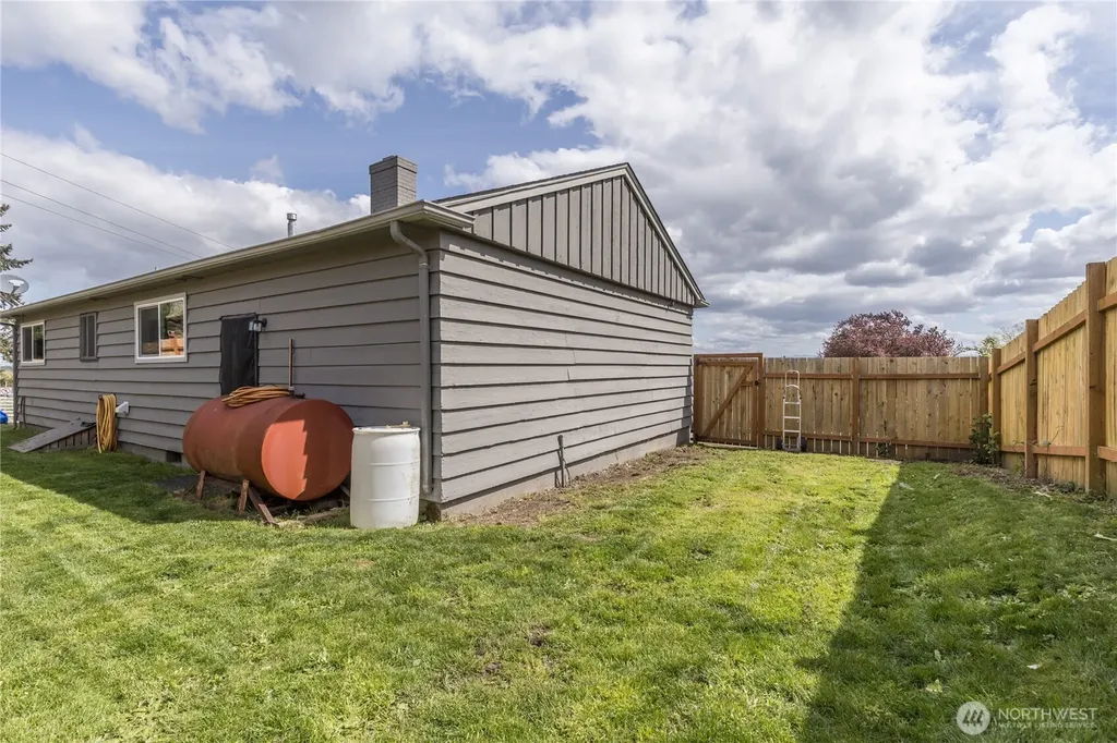 1324 E Fairbanks Street Tacoma WA 98404